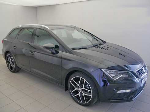 Svart Seat Leon ST kombi stulen/ bedrägeri vid provkörning i Linköping